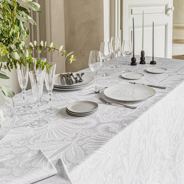 Garnier Thiebaut Grace table runner pearl
