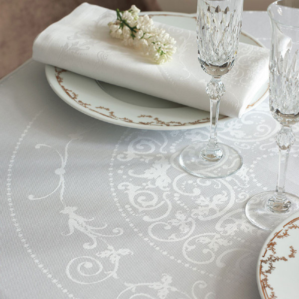 Garnier Thiebaut Comtesse Tablecloth - 5 sizes